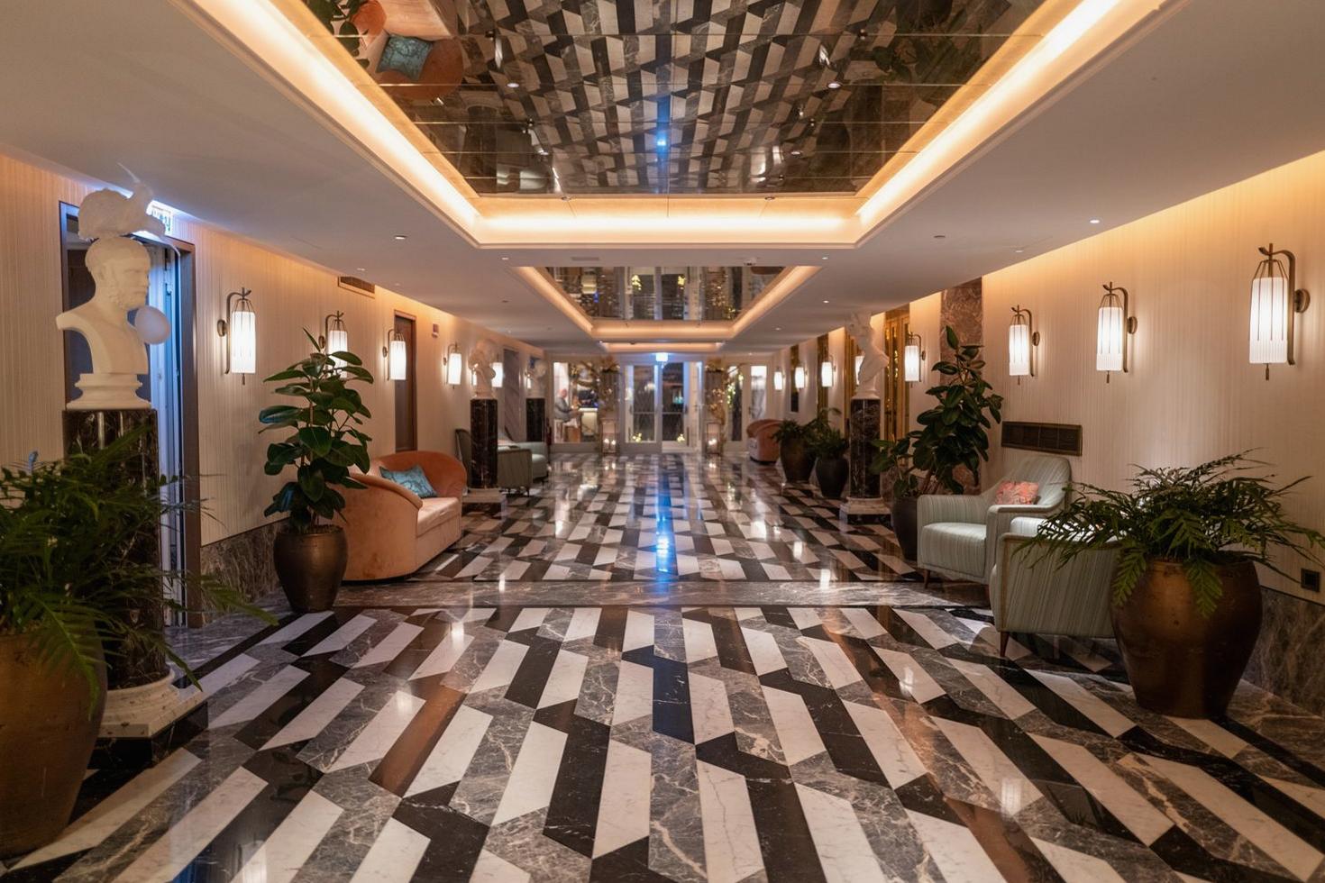 Rarebliss Hotel Stylish Lobby